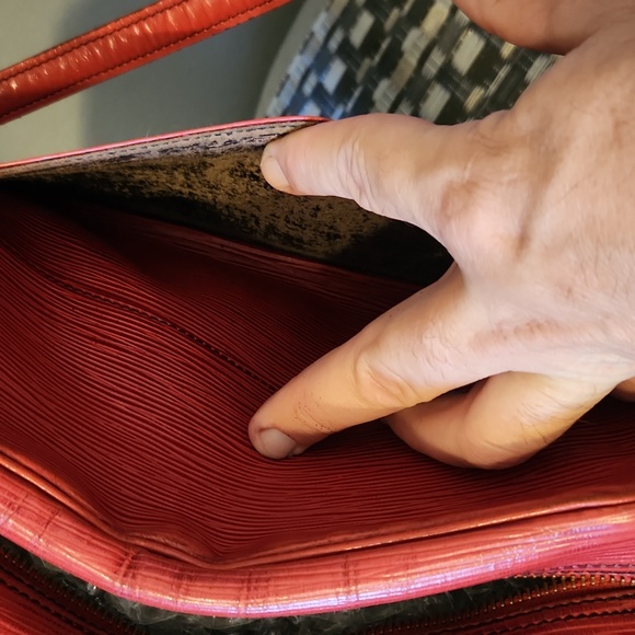 LV Trocadero Camera Bag, Castilian Red Epi Leather - Picture 8 of 17